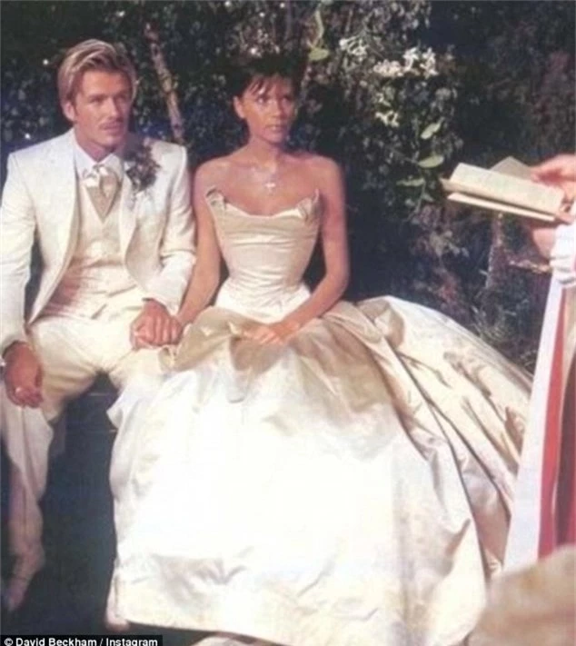  Victoria Beckham trong ngày cưới, cách đây 19 năm 