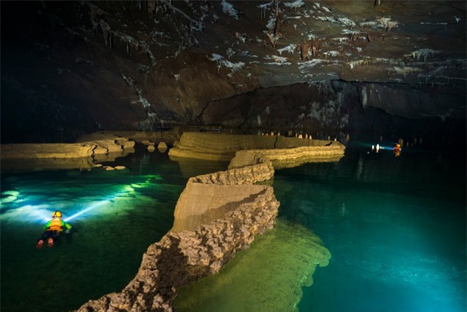 Du lịch thám hiểm và những khác biệt nhất thế giới của Hang Va