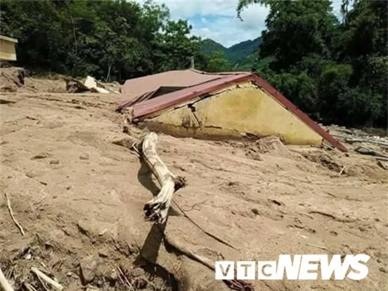 Mua lu tan pha khung khiep, nhieu truong hoc o Thanh Hoa khong the to chuc khai giang hinh anh 1