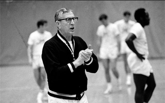 Bí quyết thành công của HLV huyền thoại John Wooden