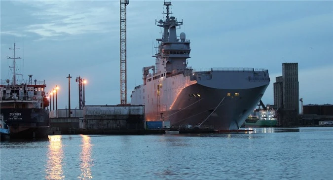 Tàu sân bay trực thăng Vladivostok loại Mistral