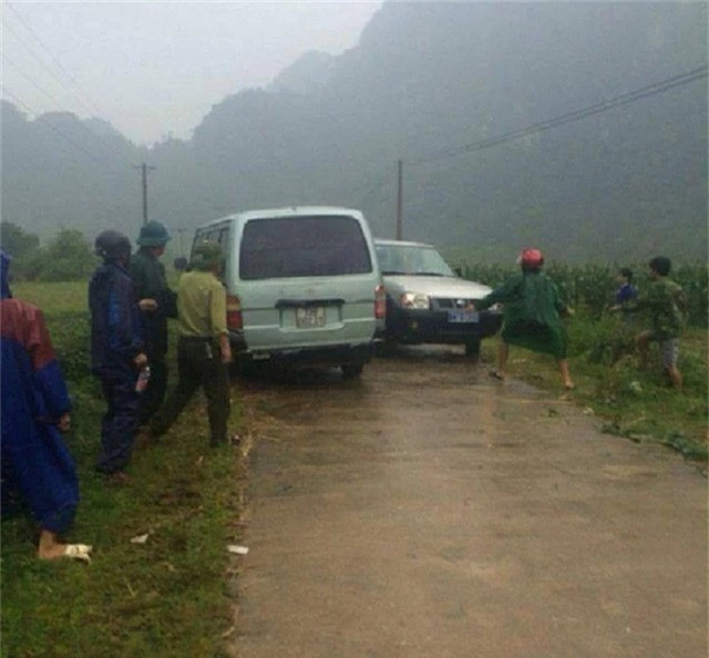 Trước đó tại Quảng Bình cũng đã xảy ra sự việc hàng chục côn đồ ngang nhiên tấn công kiểm lâm để cướp lại gỗ lậu