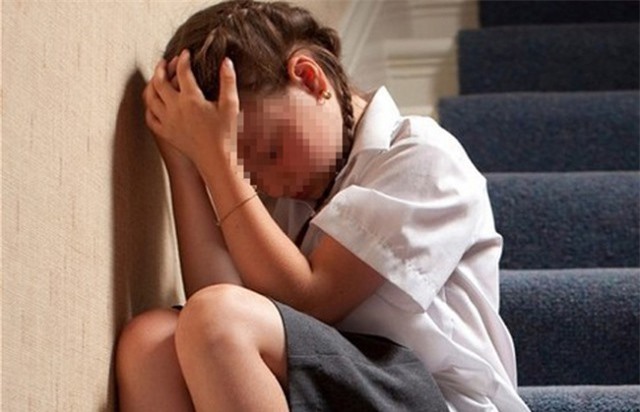 Nhân viên bể bơi lĩnh án tù vì sờ ngực bé gái