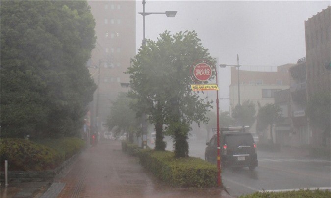 Chùm ảnh sân bay Nhật ngập trong biển nước khi bão mạnh nhất 25 năm qua đổ bộ