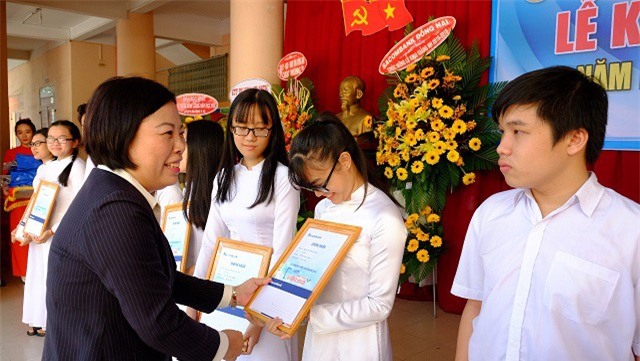 Sacombank trao tặng 3.051 suất học bổng nhân dịp khai giảng năm học 2018 - 2019