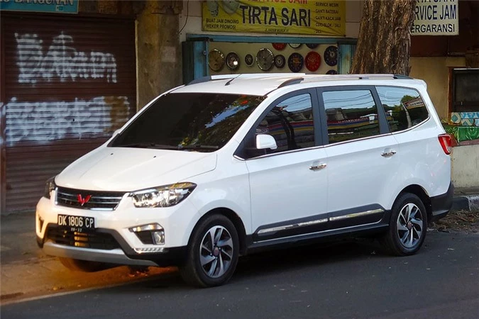 1. Wuling Hongguang (doanh số: 240.319 chiếc).