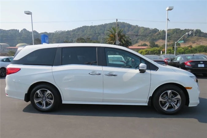 3. Honda Odyssey (doanh số: 92.654 chiếc).