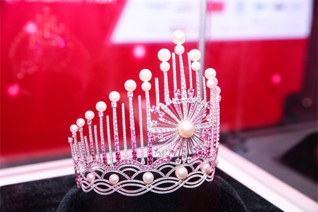 Cận cảnh chiếc vương miện đặc biệt của Hoa hậu Việt Nam 2018