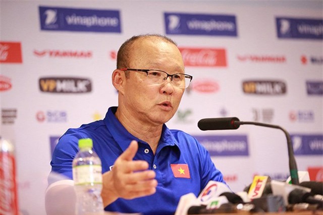 Công Vinh nhận xét "sốc" về HLV Park Hang-seo