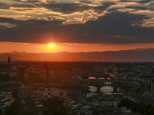 Đến Florence, đừng bỏ qua cơ hội ngắm hoàng hôn rực rỡ sắc màu