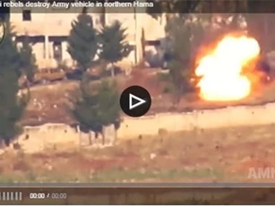 Clip: Phiến quân nổi dậy phá hủy xe của quân đội Syria ở Bắc Hama