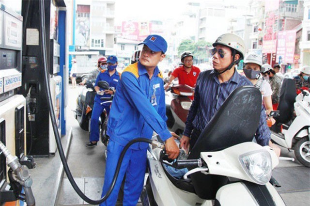 Xăng dầu nhập khẩu giảm mạnh