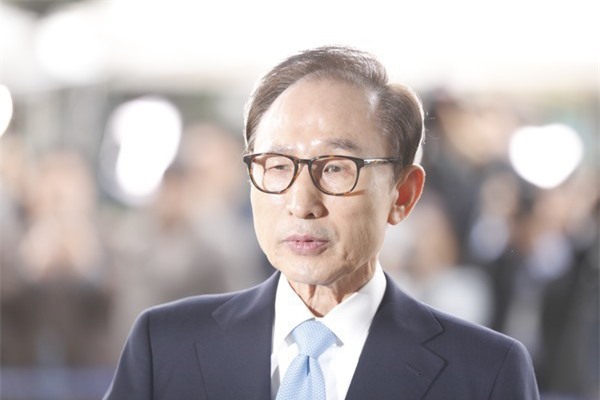 Cựu Tổng thống Hàn Quốc Lee Myung-bak đối mặt mức án 20 năm tù