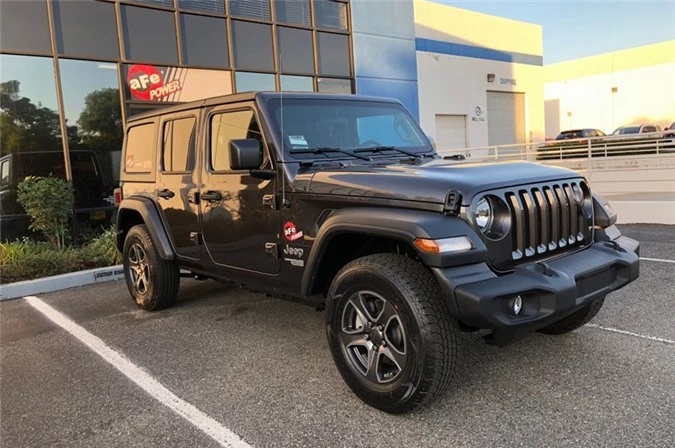 6. Jeep Wrangler JL 2019 (giá khởi điểm: 23.995 USD).