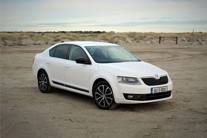 7. Skoda Octavia (doanh số: 209.690 chiếc).