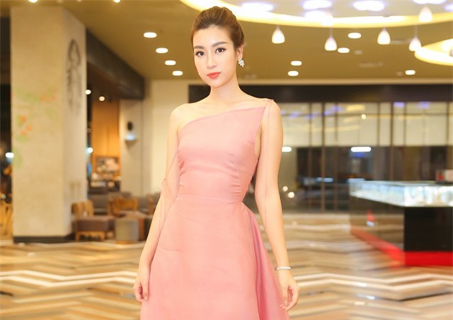 Hoa hậu Đỗ Mỹ Linh chia sẻ cảm xúc khi sắp trao vương miện cho người kế nhiệm