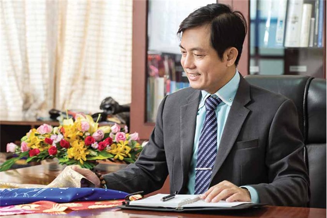 Thái Tuấn và tình yêu với chiếc áo dài