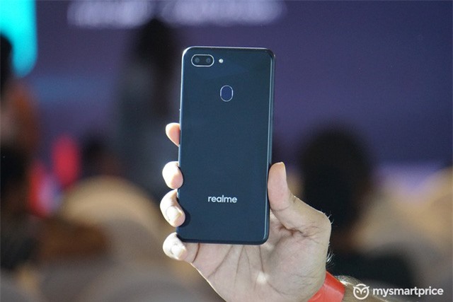 Trên tay điện thoại giá chỉ 3 triệu đồng có "cam kép", tai thỏ