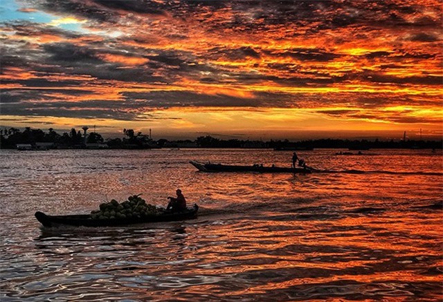 Khoảnh khắc đón bình minh tuyệt đẹp trên sông Hậu