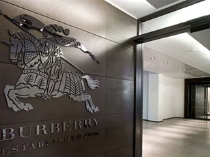 Bị chỉ trích nặng nề, Burberry ngừng đốt hàng tồn kho