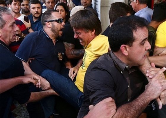 Ứng viên tổng thống Brazil bị đâm suýt mất mạng khi vận động bầu cử