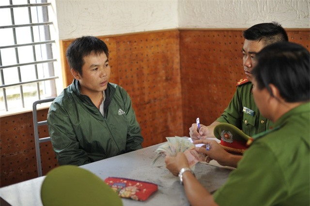 Đắk Lắk: Bắt đối tượng chuyên móc cốp xe máy trộm hàng trăm triệu đồng