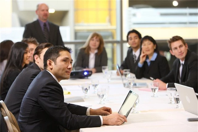 Các CEO sử dụng thời gian của mình như thế nào? Phần 3: “Bể cá” phòng họp - Ảnh 5.