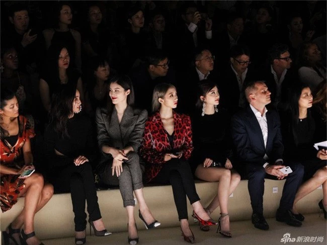 Mặc nguyên cây đồ đen tới dự show Tom Ford, Trương Quân Ninh lấn át cả chân dài Victorias Secret tại Tuần lễ thời trang New York - Ảnh 13.