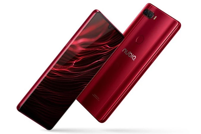 Viên pin của ZTE Nubia Z18 có dung lượng 3,450 mAh, tích hợp sạc nhanh Quick Charge 4.0 với nguồn ra 9V/2A 18W cùng tính năng kiểm soát nhiệt độ khi sạc Neo Power. 