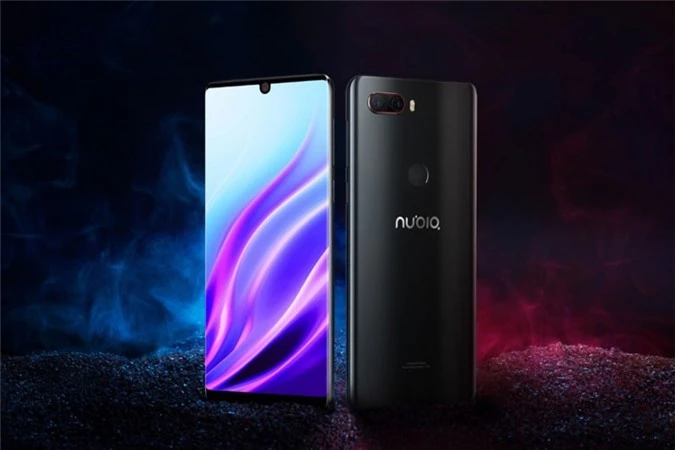 ZTE Nubia Z18 có 3 tùy chọn màu sắc gồm đen, đỏ và Stary Night. Giá bán của phiên bản RAM 6 GB tại Trung Quốc là 2.799 Nhân dân tệ (tương đương 9,53 triệu đồng). Phiên bản RAM 8 GB có giá 3.299 Nhân dân tệ (11,24 triệu đồng). Phiên bản giới hạn với màu Stary Night được bán với giá 3.599 Nhân dân tệ (12,26 triệu đồng). Z18 lên kệ vào ngày 11/9.