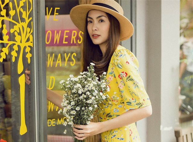 Những mẫu váy hoa Hà Tăng từng diện khiến dân mạng xốn xang