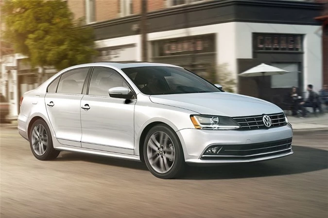 6. Volkswagen Jetta (doanh số: 213.784 chiếc).