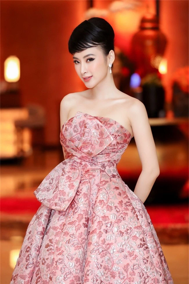 Angela Phương Trinh diện váy khoe vai trần gợi cảm, sánh đôi Hứa Vĩ Văn dự sự kiện - Ảnh 2.