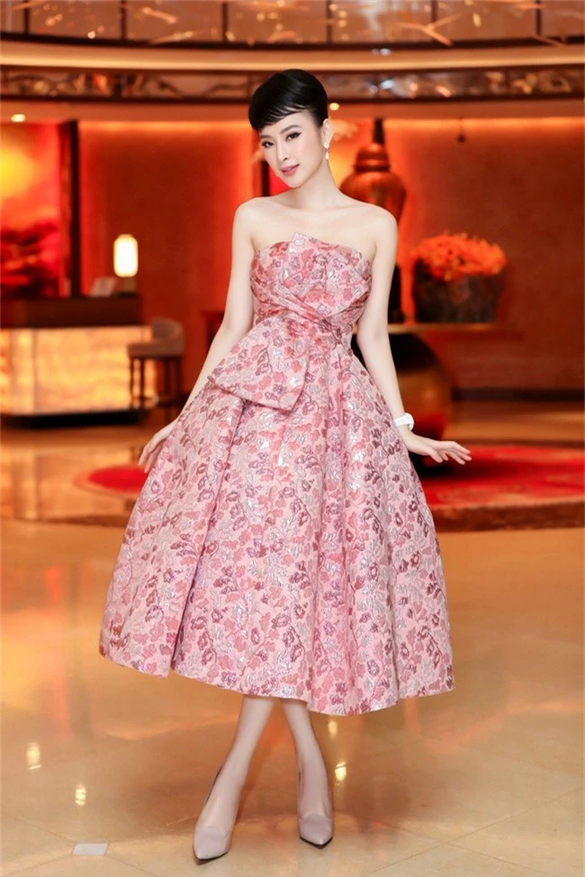 Angela Phương Trinh diện váy khoe vai trần gợi cảm, sánh đôi Hứa Vĩ Văn dự sự kiện - Ảnh 3.