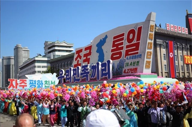 Thông điệp về bán đảo Triều Tiên thống nhất cũng được thể hiện trong lễ duyệt binh mừng Quốc khánh năm nay. (Ảnh: Nathan VanderKlippe‏)