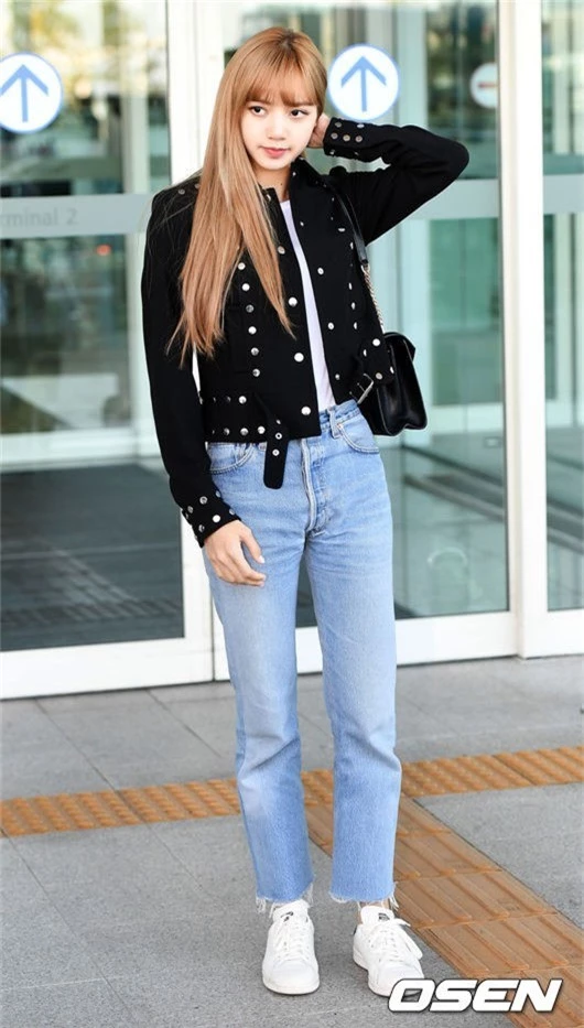 Màn đọ sắc khủng nhất tại sân bay: Black Pink đẹp miễn chê, Hani khoe body thần thánh bên EXID, Lee Jong Suk - Ảnh 11. Màn đọ sắc khủng nhất tại sân bay: Black Pink đẹp miễn chê, Hani khoe body thần thánh bên EXID, Lee Jong Suk - Ảnh 11.