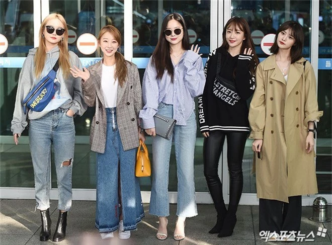 Màn đọ sắc khủng nhất tại sân bay: Black Pink đẹp miễn chê, Hani khoe body thần thánh bên EXID, Lee Jong Suk - Ảnh 25. Màn đọ sắc khủng nhất tại sân bay: Black Pink đẹp miễn chê, Hani khoe body thần thánh bên EXID, Lee Jong Suk - Ảnh 25.