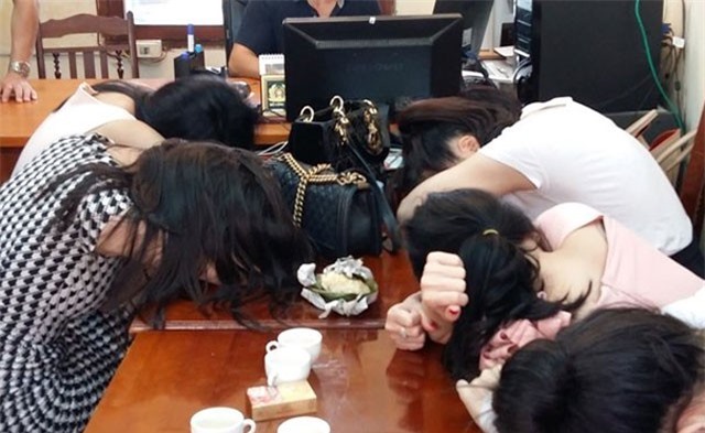 Những đại gia nào bỏ nghìn đô mua dâm hoa hậu, á khôi, người mẫu?