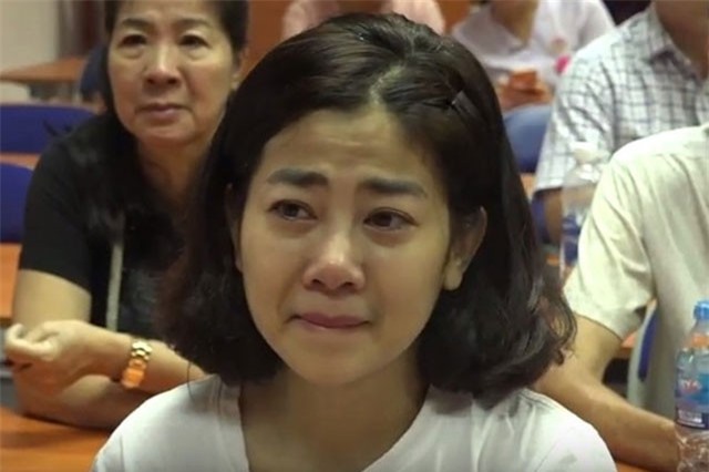 Diễn viên Mai Phương khóc trong ngày được xuất viện