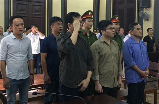 Buôn lậu nhiều siêu xe, cựu cán bộ công an lĩnh 14 năm tù