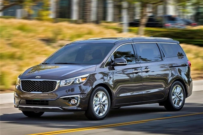 3. Kia Carnival (doanh số: 6.918 chiếc).