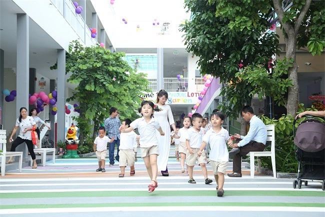 Trẻ được học môi trường chuẩn quốc tế tại Phú Đông Lotus Kindergarten.