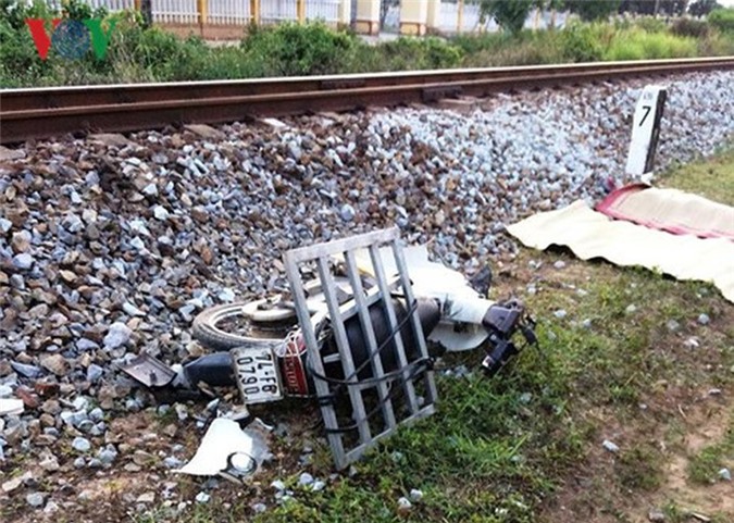 Quảng Trị: Xe mô tô va chạm tàu hỏa, một người tử vong