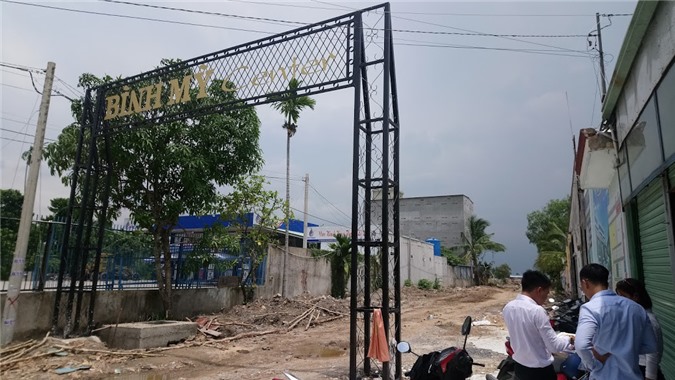 C&#x1EA9;n th&#x1EAD;n tr&#x1B0;&#x1EDB;c b&#x1EAB;y ph&#xE2;n l&#xF4;, b&#xE1;n n&#x1EC1;n &#x201C;ma&#x201D; t&#x1EA1;i huy&#x1EC7;n C&#x1EE7; Chi 