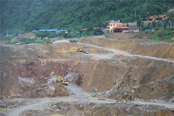 Vụ phá rừng xây chùa: Phó chủ tịch tỉnh yêu cầu điều bất ngờ