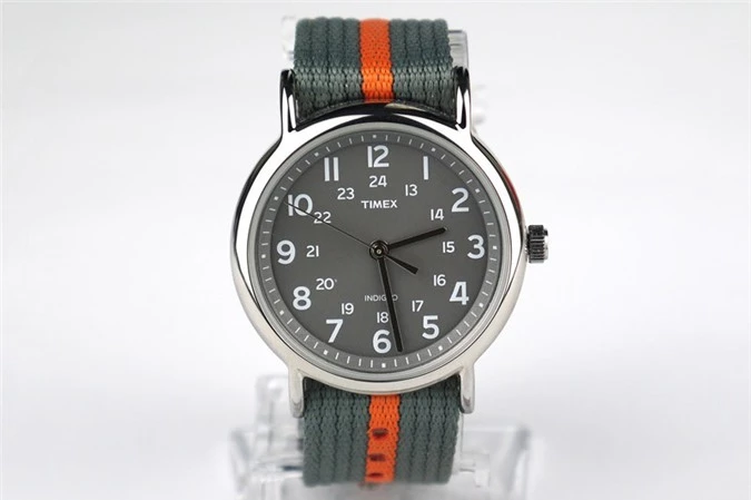 1. Timex Weekender Analog Canvas Strap (giá: 24,28 USD).