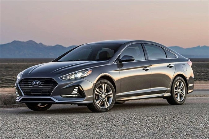 10. Hyundai Sonata (doanh số: 9.457	chiếc).