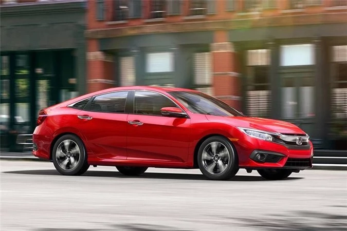 2. Honda Civic (doanh số: 27.677 chiếc).