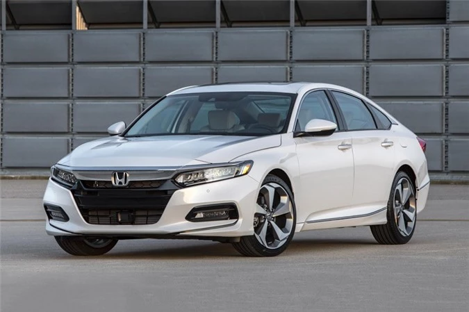 4. Honda Accord (doanh số: 26.725 chiếc).