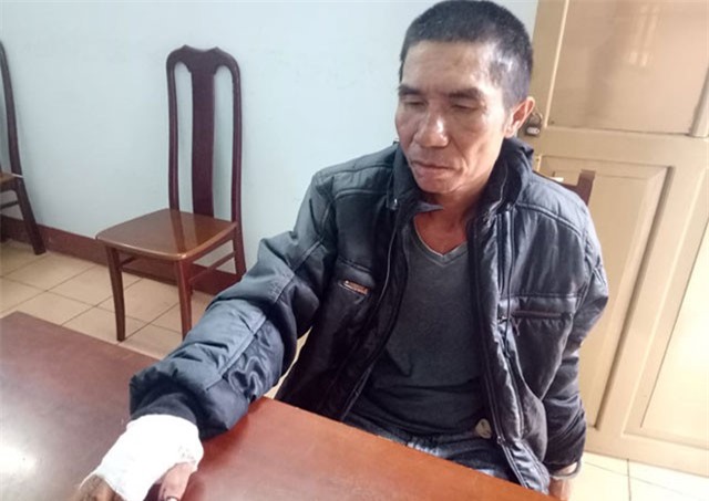 Người đàn ông đâm chết vợ khi đến tòa giải quyết ly hôn